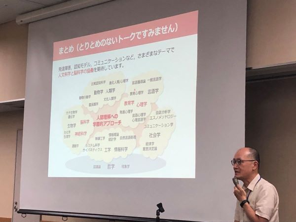 講演する小嶋秀樹教授）